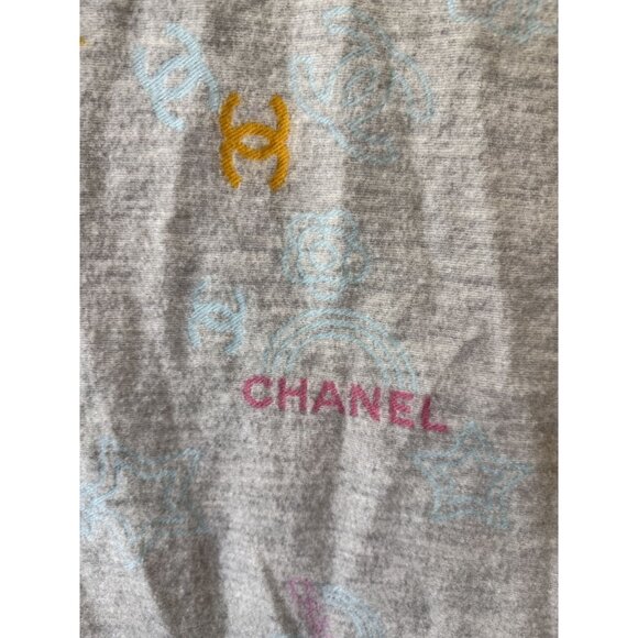 Chanel Gray Multicolor Logo Pattern Scarf 43% Cashmere 36% Wool 21% Silk Made In - Picture 12 of 16